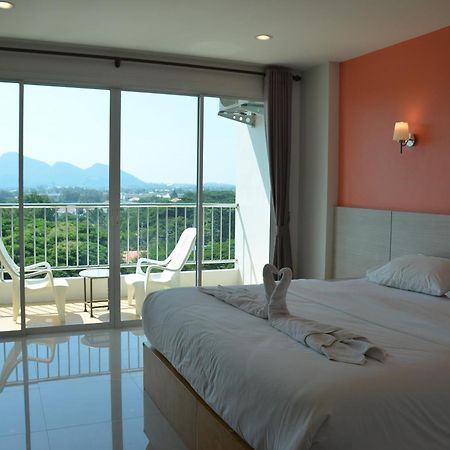 The Base Hua Hin Hotel Екстериор снимка