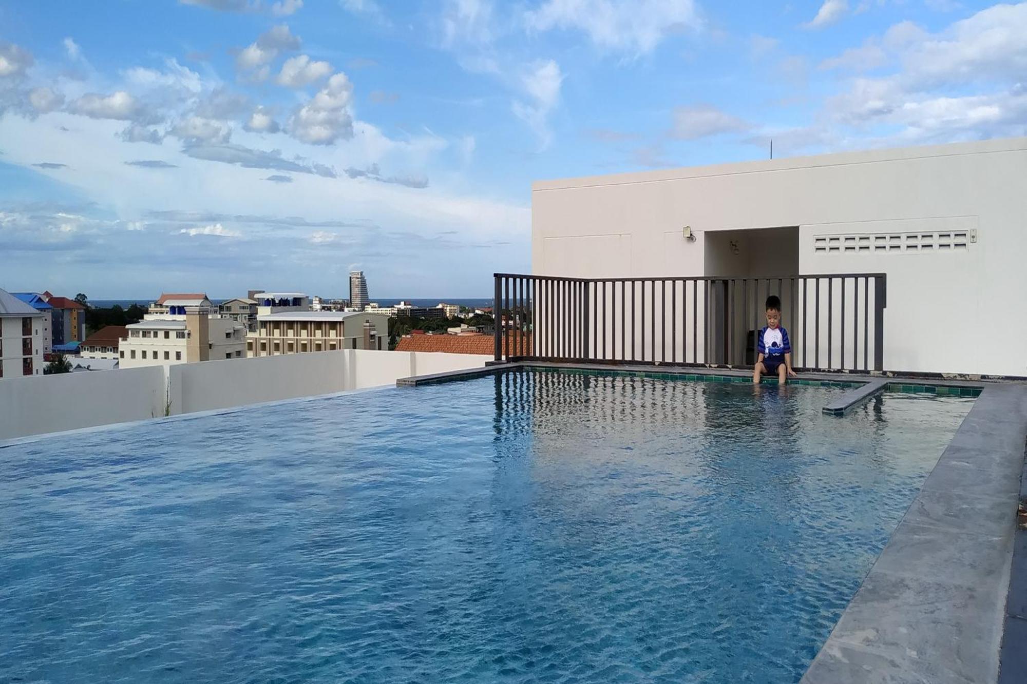 The Base Hua Hin Hotel Екстериор снимка
