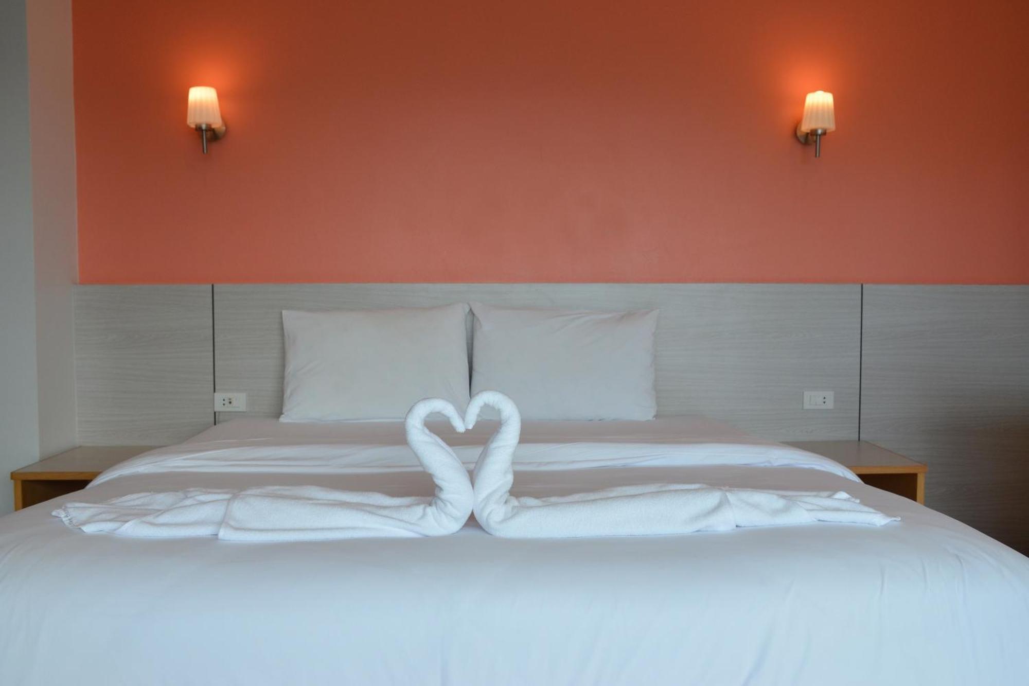 The Base Hua Hin Hotel Екстериор снимка