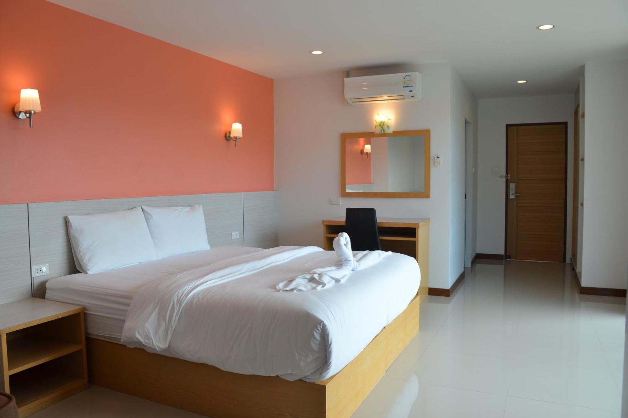 The Base Hua Hin Hotel Екстериор снимка