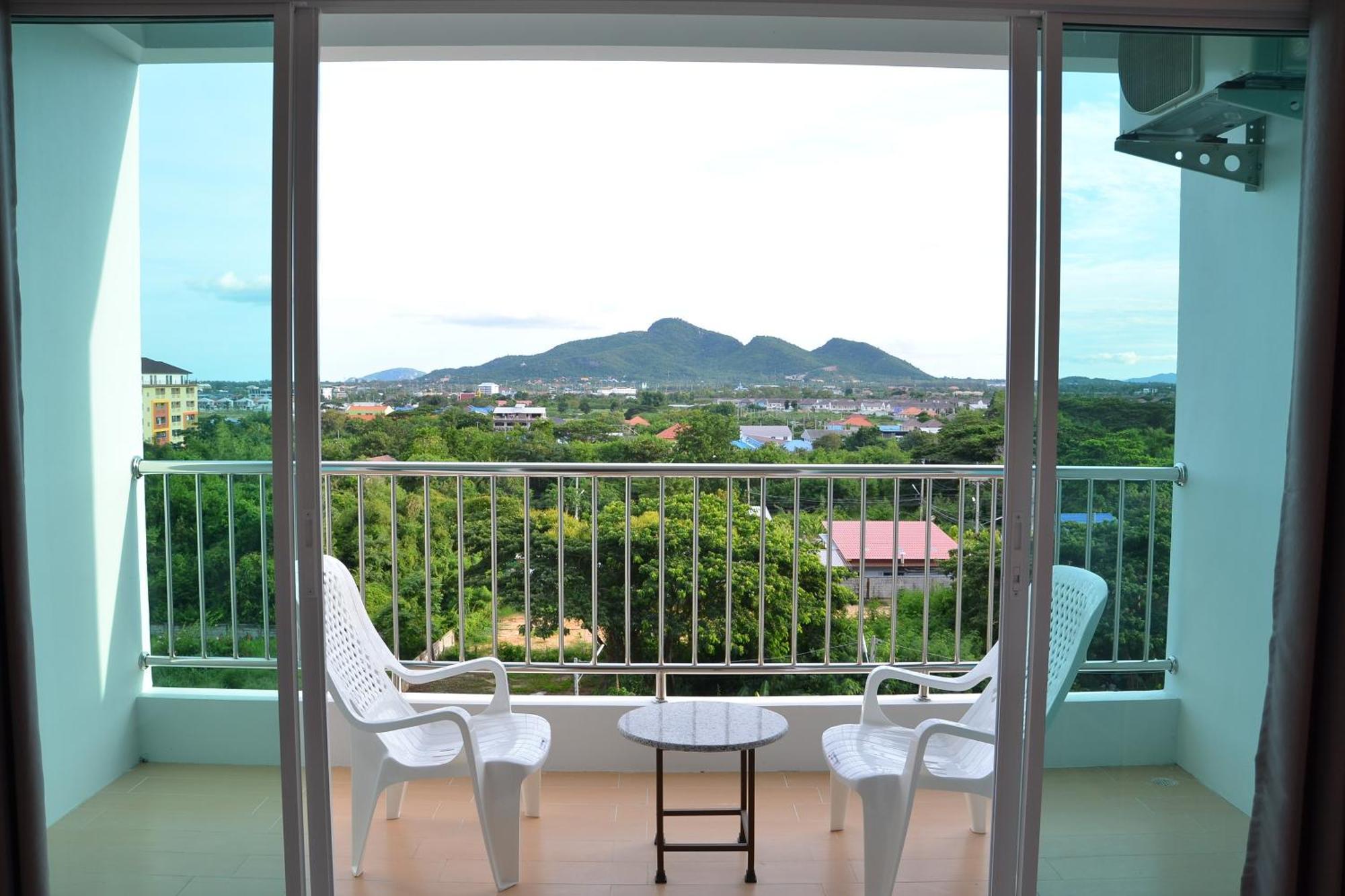 The Base Hua Hin Hotel Екстериор снимка