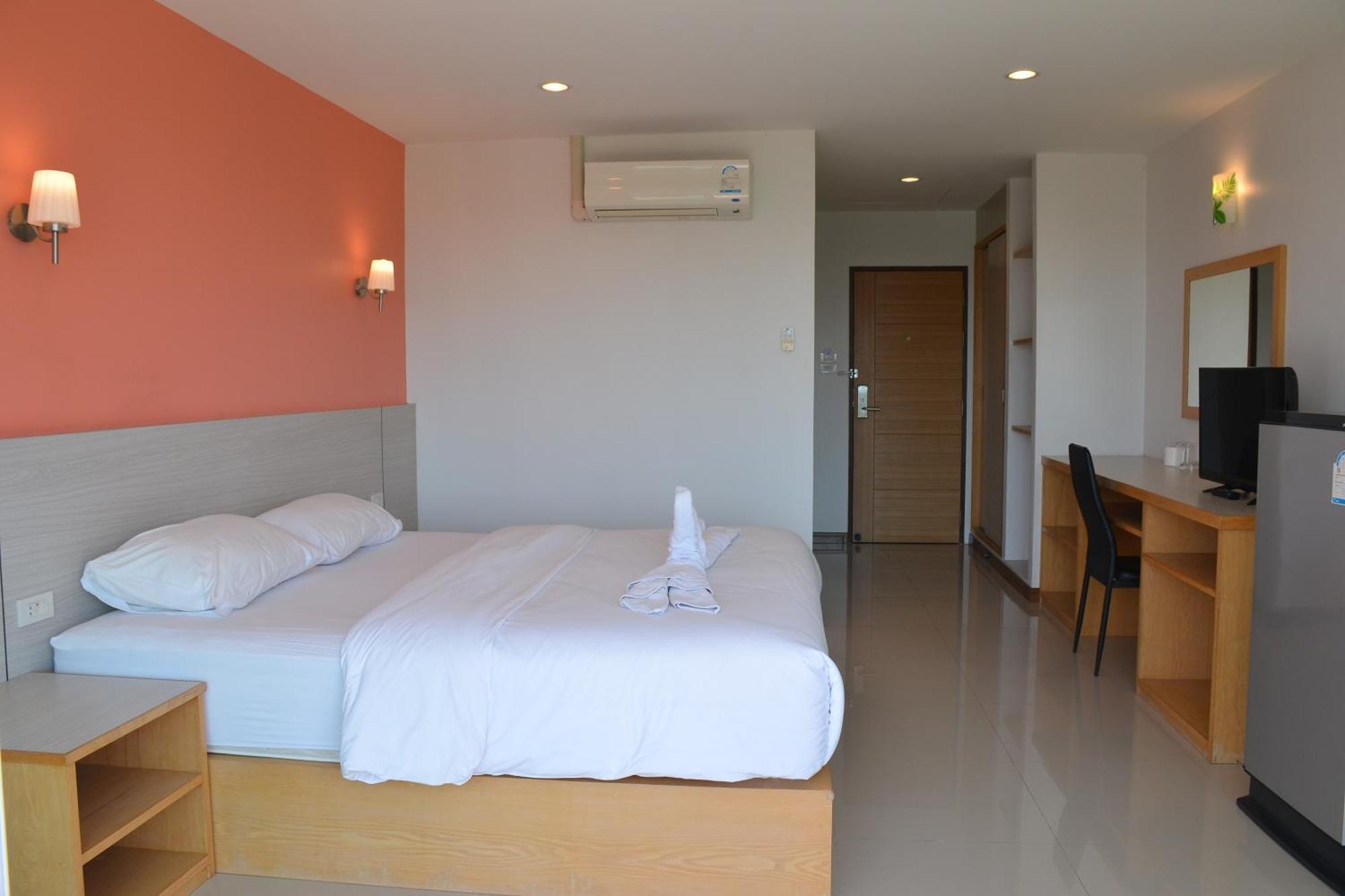 The Base Hua Hin Hotel Екстериор снимка