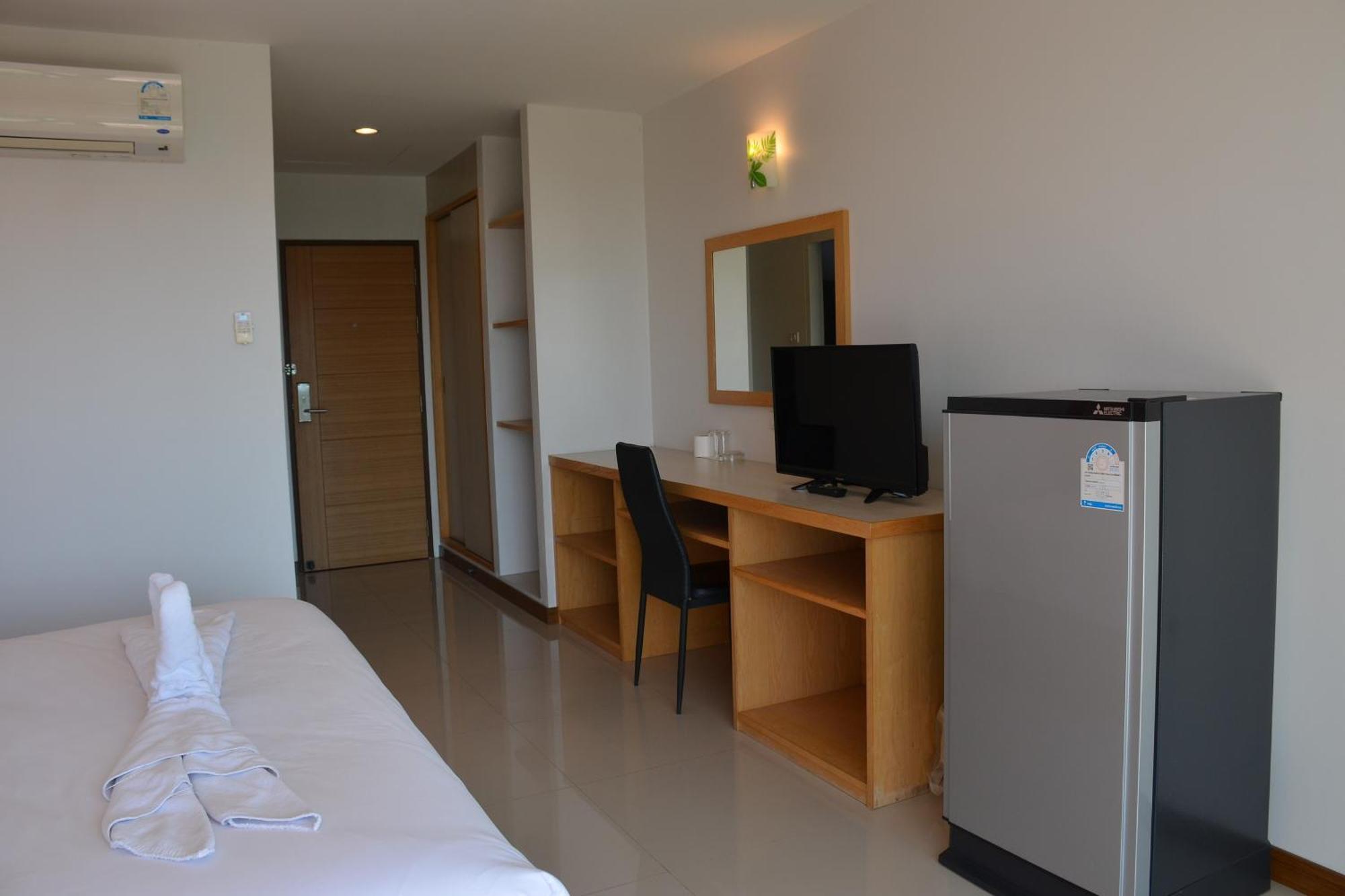 The Base Hua Hin Hotel Екстериор снимка