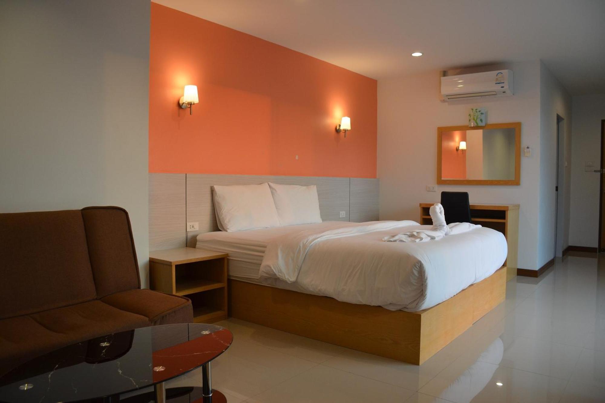 The Base Hua Hin Hotel Екстериор снимка