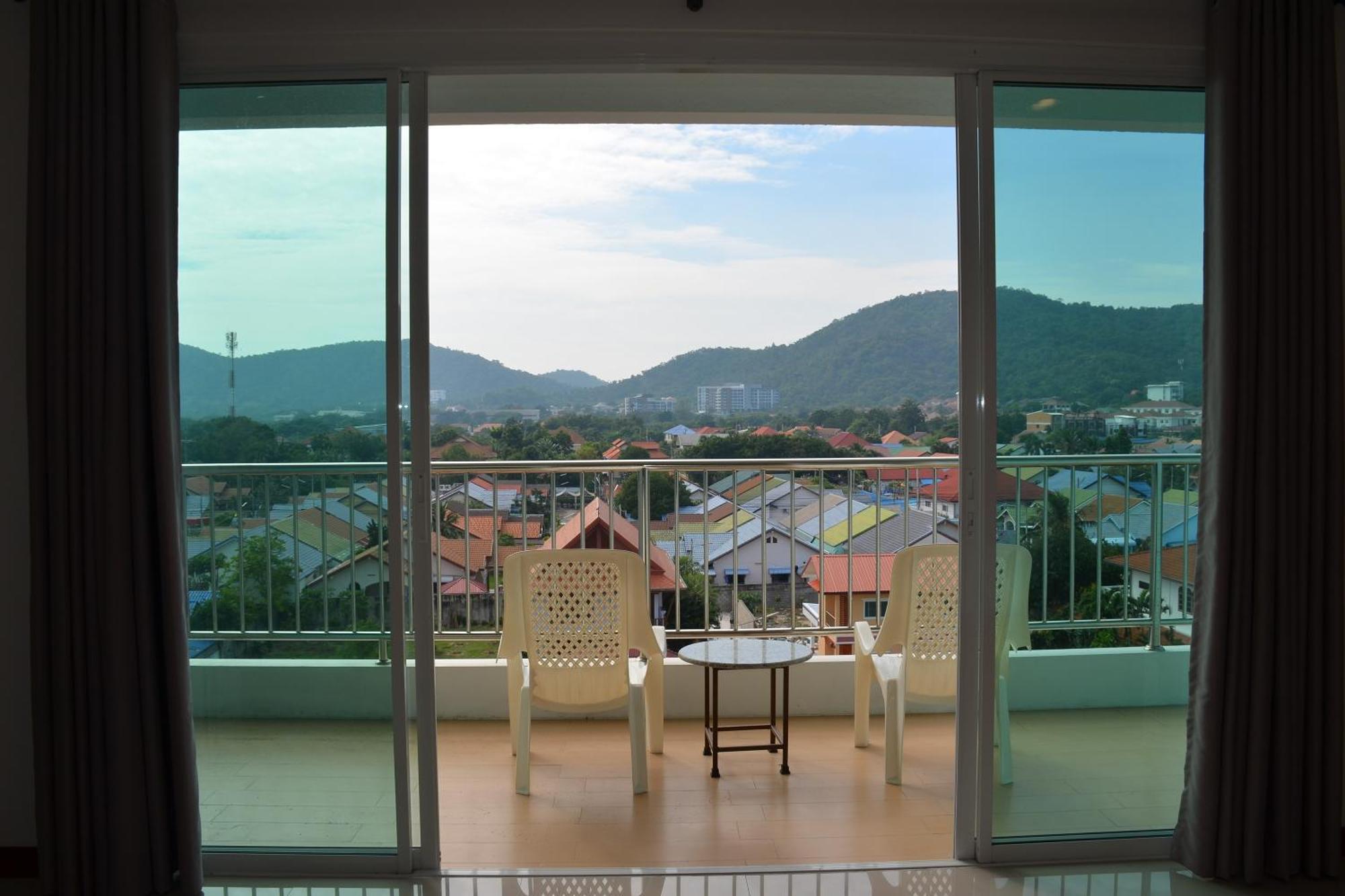 The Base Hua Hin Hotel Екстериор снимка