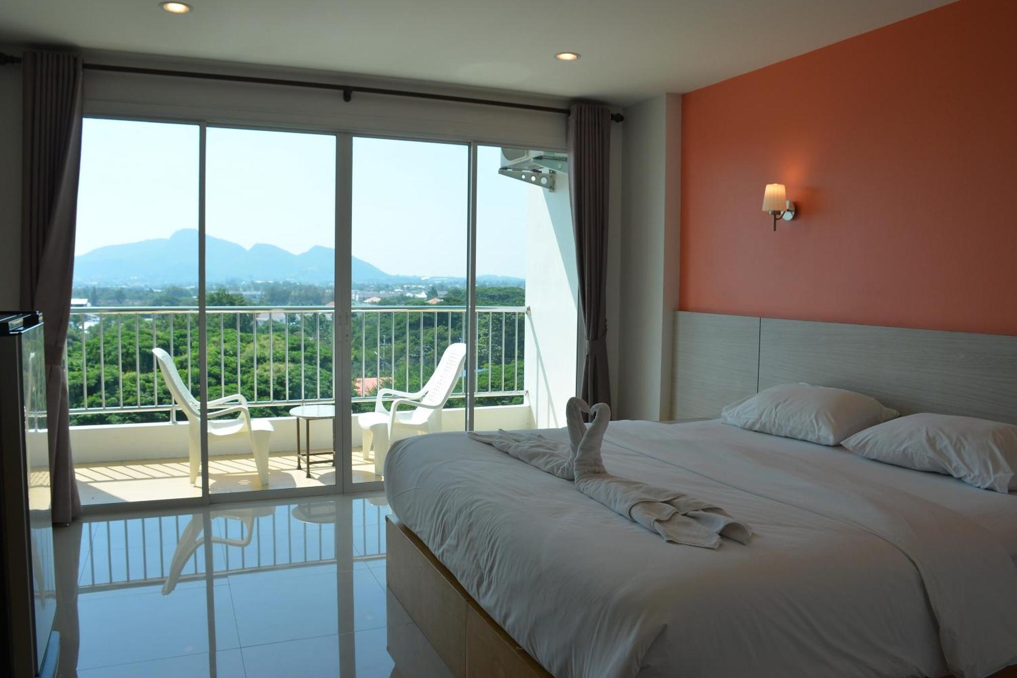 The Base Hua Hin Hotel Екстериор снимка